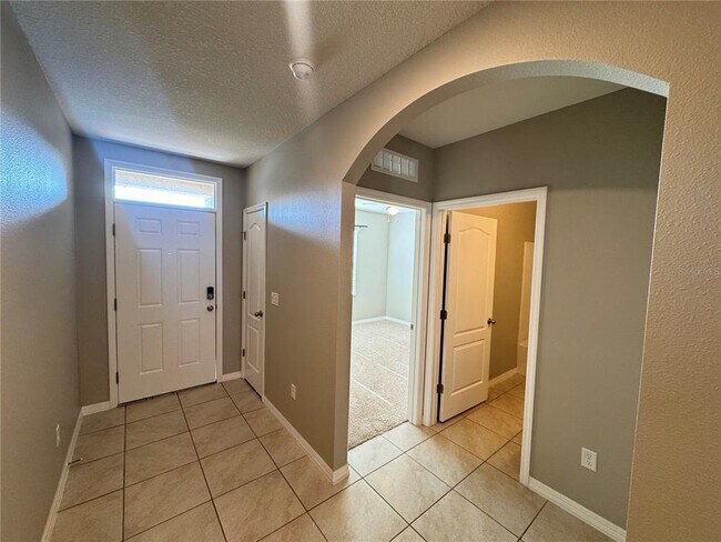 Building Photo - 404 Tanglewood Dr