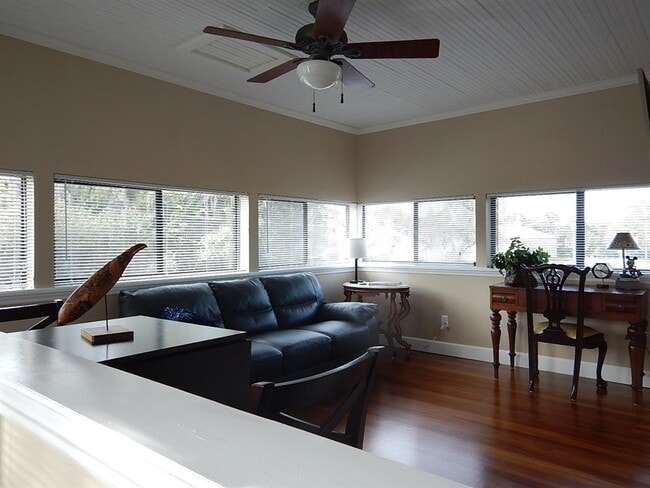 Building Photo - 16909 Franklin Ave