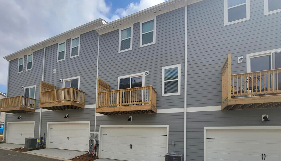 Building Photo - Room in Townhome on Memorial Pkwy