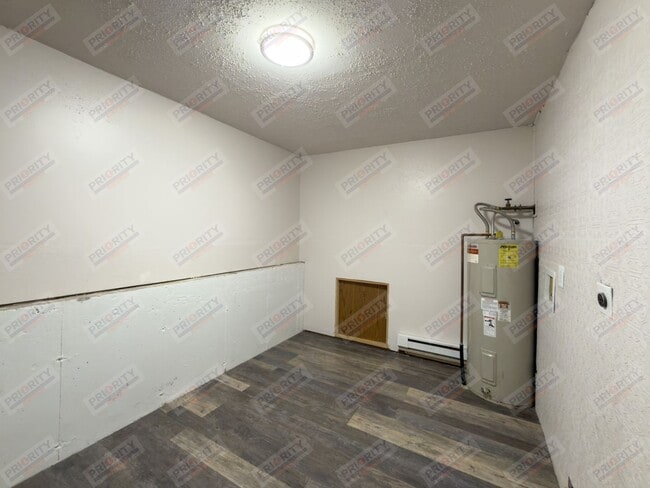 Building Photo - Single family home with a garage