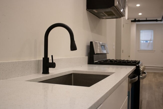 Building Photo - 6254 N Whipple St