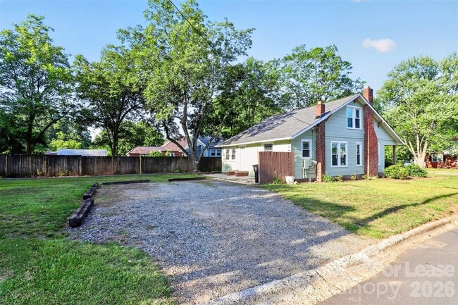 Building Photo - 204 E McNeely Ave
