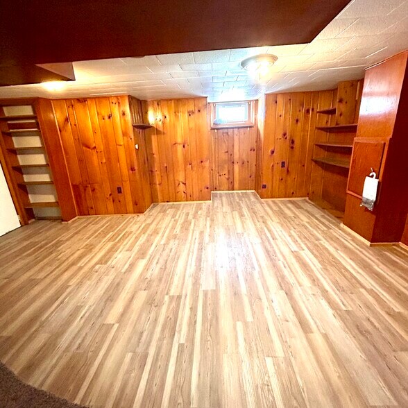 Building Photo - 406 Chestnut St