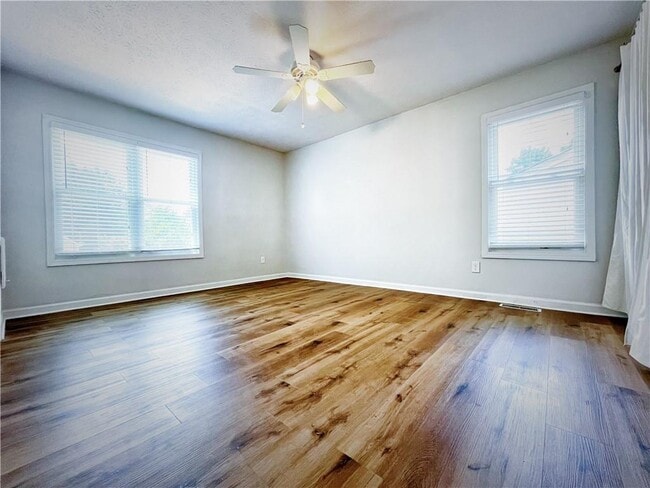 Building Photo - 1330 Ridgecrest Ln SE