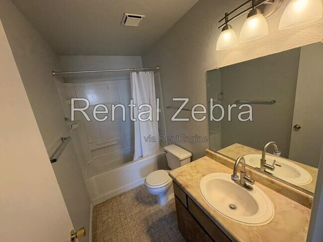 Building Photo - 63 Skylark Ct
