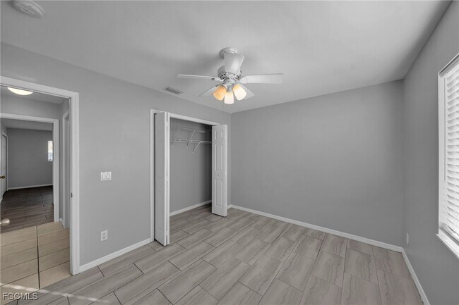 Building Photo - 1407 SE 24th Ave