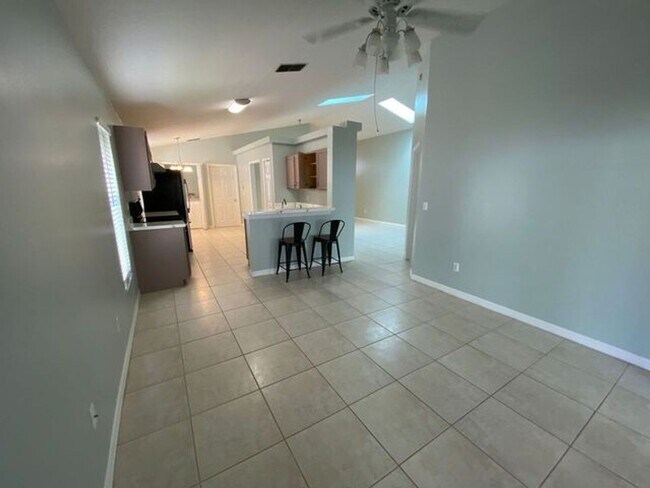 Building Photo - 4 Bedroom 2 Bath home in Winter Springs for RENT!