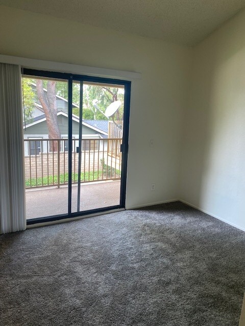 Building Photo - 8324 Vineyard Ave
