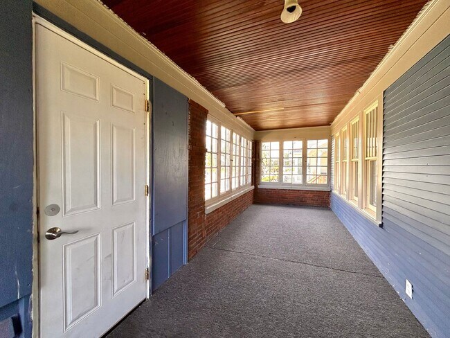 Building Photo - Delaware 81-PLACEMENT Procedure (income restricted)