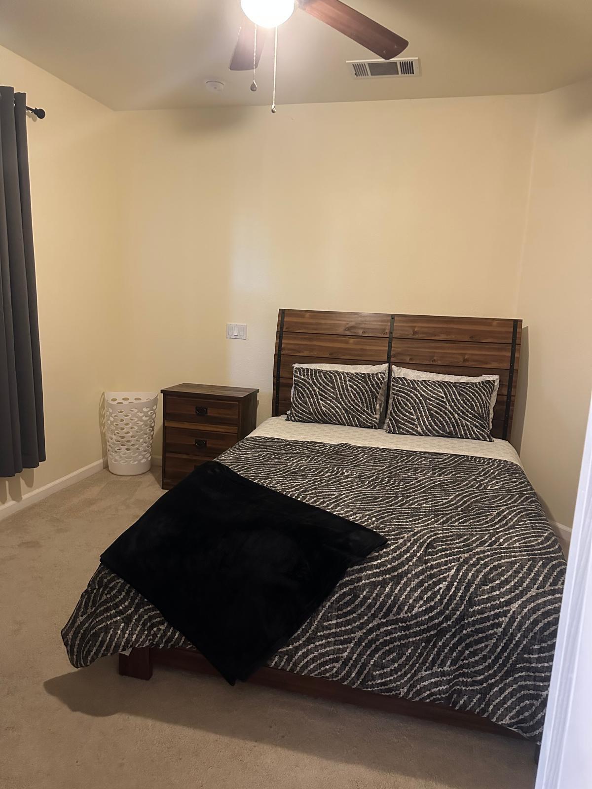 Bedroom - Queensize bed - 1764 La Pergola Dr