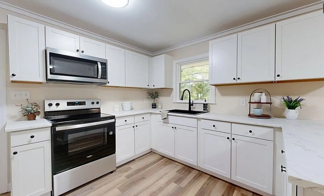 Building Photo - 3 Bed 2 Bath Home