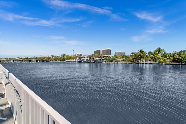 Building Photo - 9381 E Bay Harbor Dr