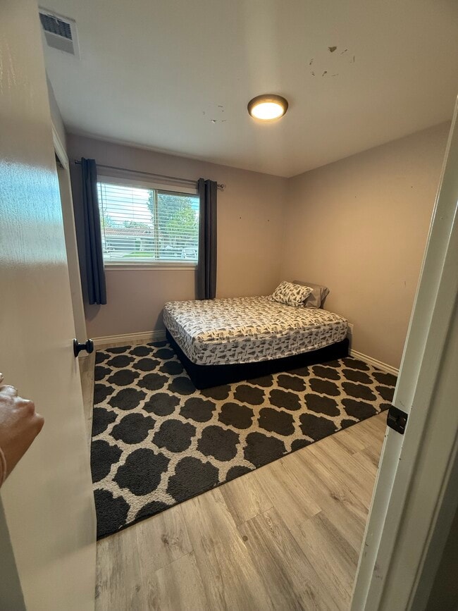 Building Photo - 305 Chaplin Cir