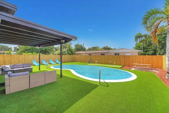 Building Photo - 1208 N 25th Ave