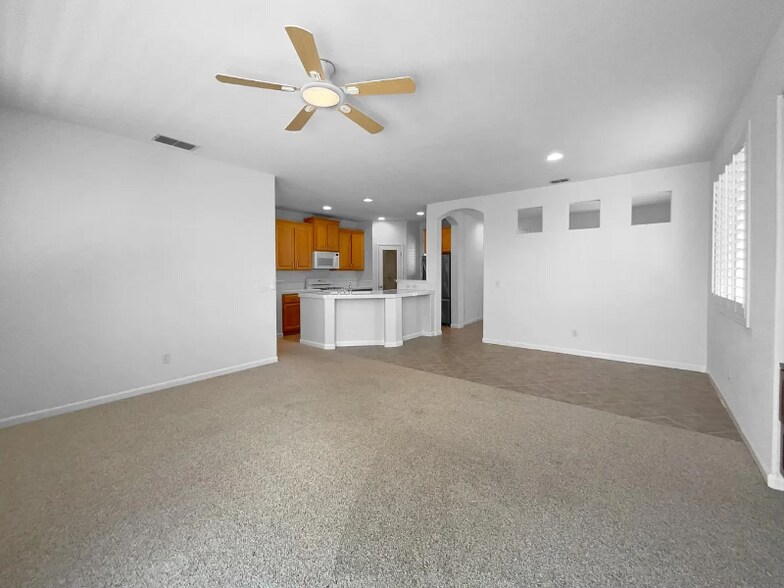 Building Photo - 9752 Sorrena Way