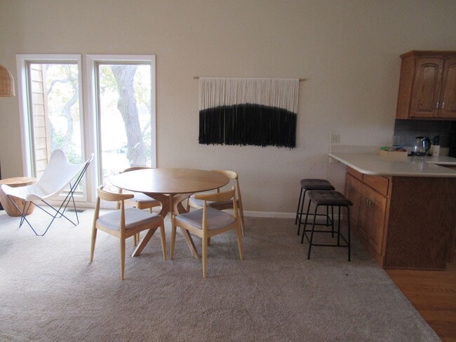 Building Photo - Top floor 2 bedroom condo in Camdenton