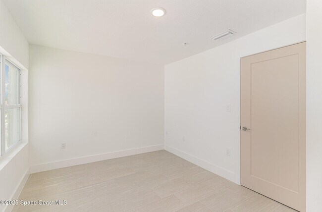 Building Photo - 1605 Par St NE