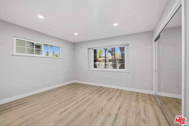 Building Photo - 10557 Reseda Blvd