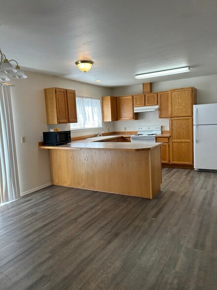 Building Photo - 405 Valleyview Ave