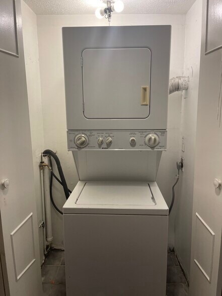 Washer/Dryer - 493 Canberra Dr