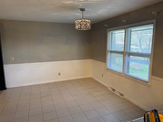 Building Photo - 1003 Sunset Dr