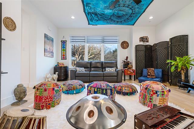 Building Photo - 3111 Hedgerow Dr