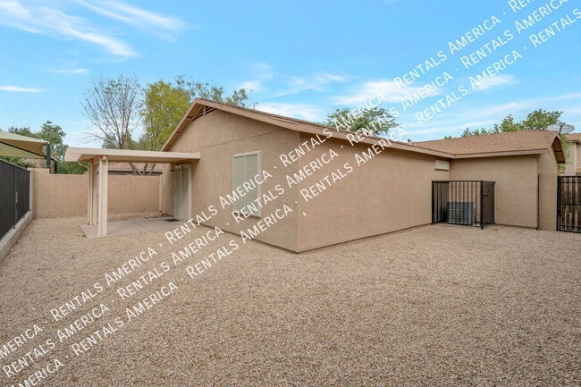 Building Photo - 2457 E Meadow Chase Dr