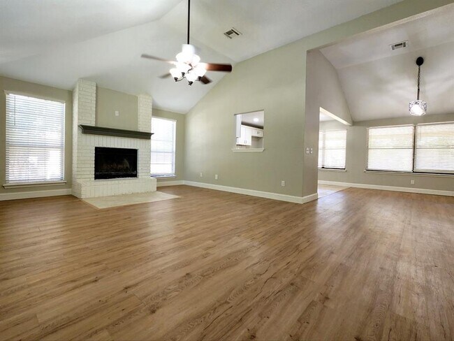 Building Photo - 11703 Lorene Ave