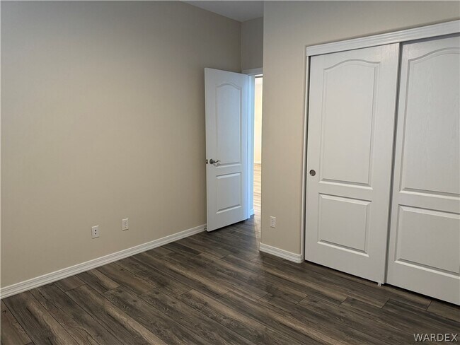 Building Photo - 5079 S Jacaranda Pl