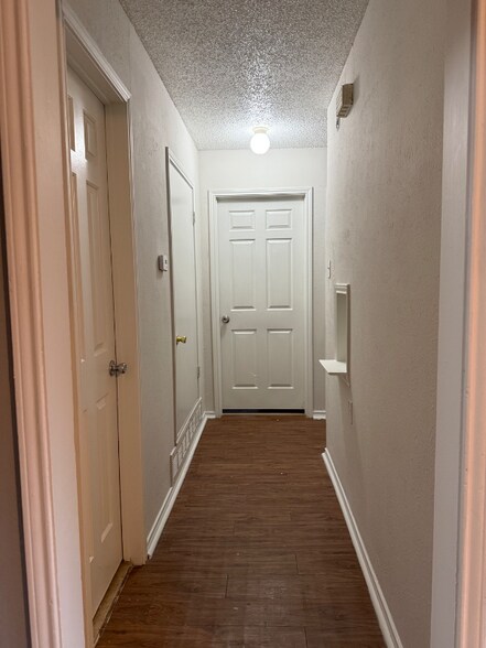 Building Photo - 2919 Shadow Wood Dr