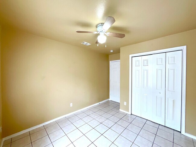 Building Photo - **MOVE IN SPECIAL** Convenient & Low-Maintenance Living Near St. Mary’s University!