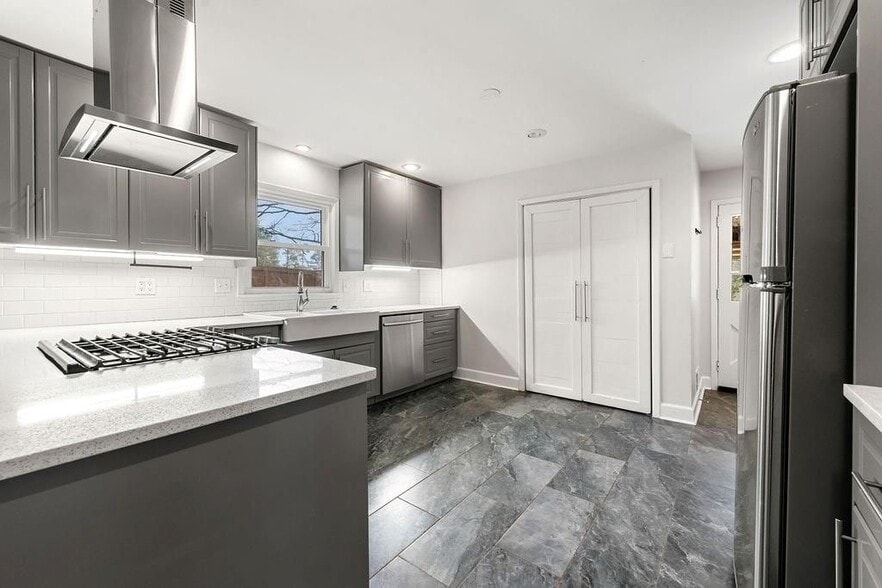 Building Photo - 161 Deerwood Cir