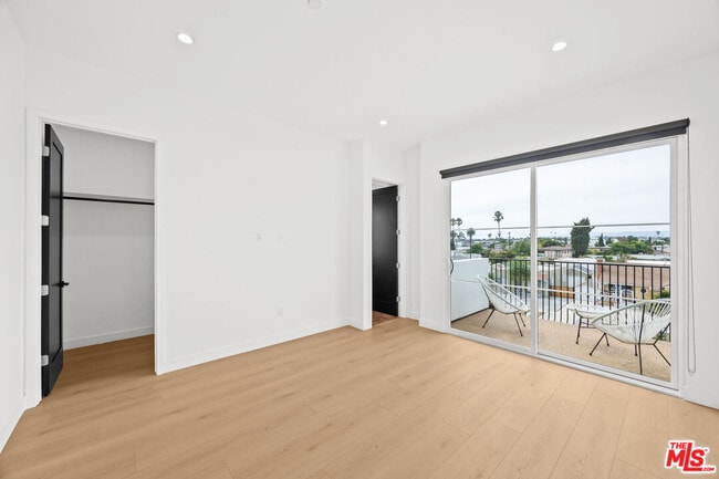 Building Photo - 2324 S Dunsmuir Ave