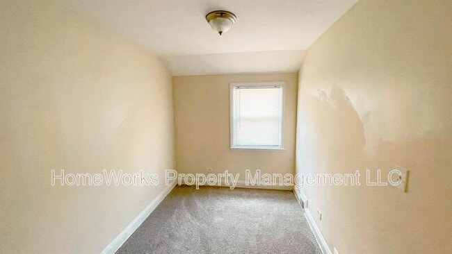 Building Photo - 4012 Clarks Ln