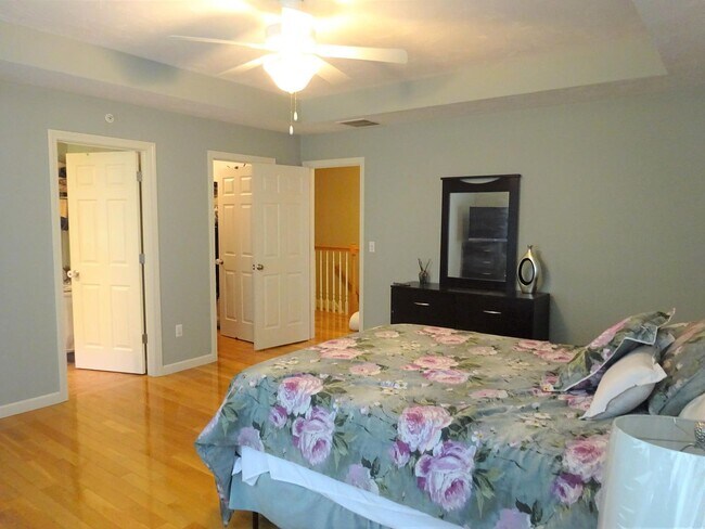 Master Bedroom Suite - 24 Autumn Ln