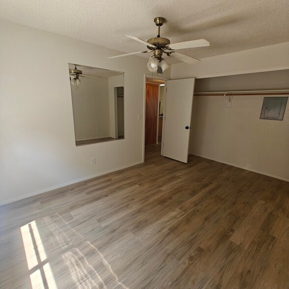 Building Photo - 8680 N Cortez Dr