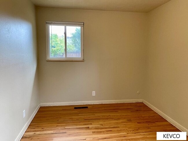 Building Photo - Ranch-Style Home in Campus West