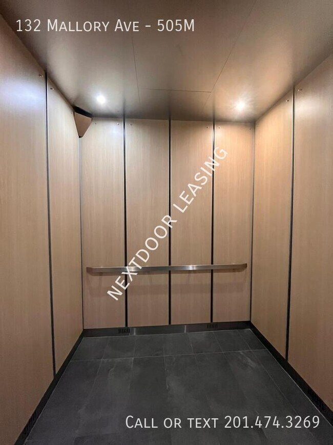 Building Photo - 132 Mallory Ave