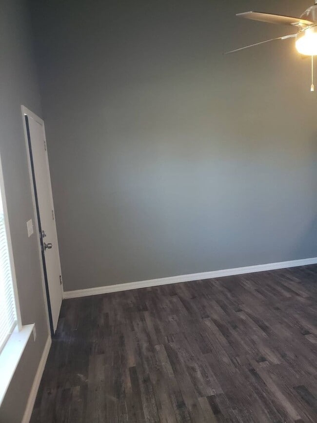 Building Photo - Great Efficiency Unit, Close to Tyndall AFB!