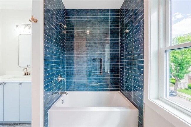 Building Photo - 35 John St