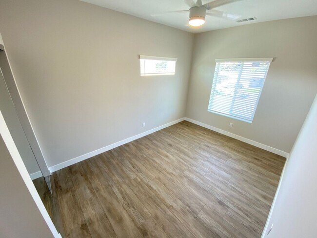 Building Photo - Newer Build, 4BD/2BA