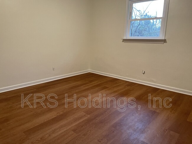 Building Photo - 7384 Kirby Crescent