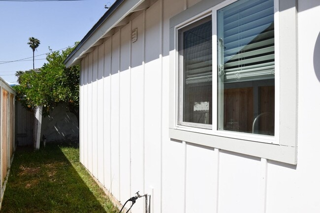 Building Photo - New ADU unit with all the amenities.