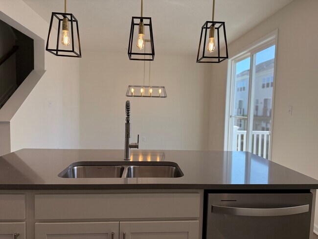 Building Photo - Harmony