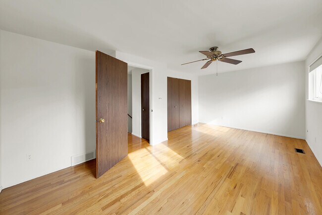 Building Photo - 144 Parnacott Dr