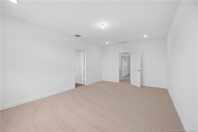 Building Photo - 2048 NE Ocean Dunes Dr