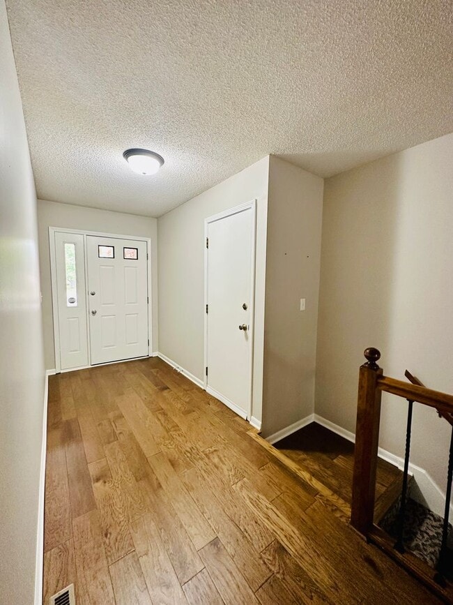 Building Photo - {12311} Spacious Townhome in Desirable OP ...
