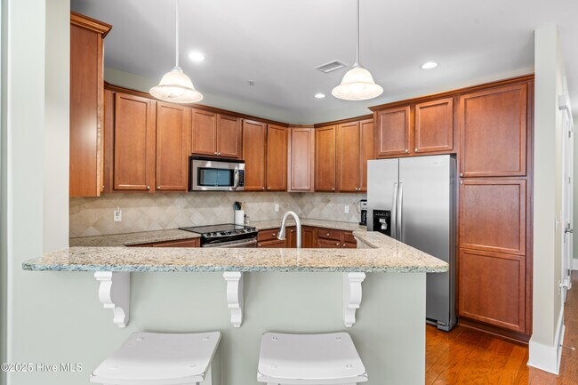 Building Photo - 2537 St James Dr SE