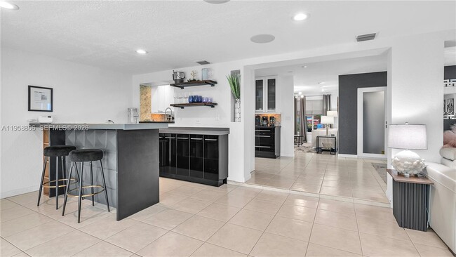 Building Photo - 1715 NE 40th St