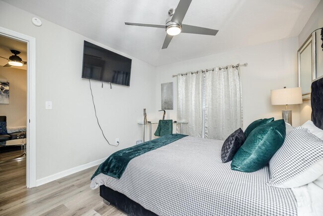 Building Photo - 502 Windsong Cir